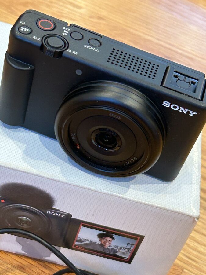 Sony ZV-1F Digital Vlog Camera Wide Angle Swivel-Screen w Memory Card