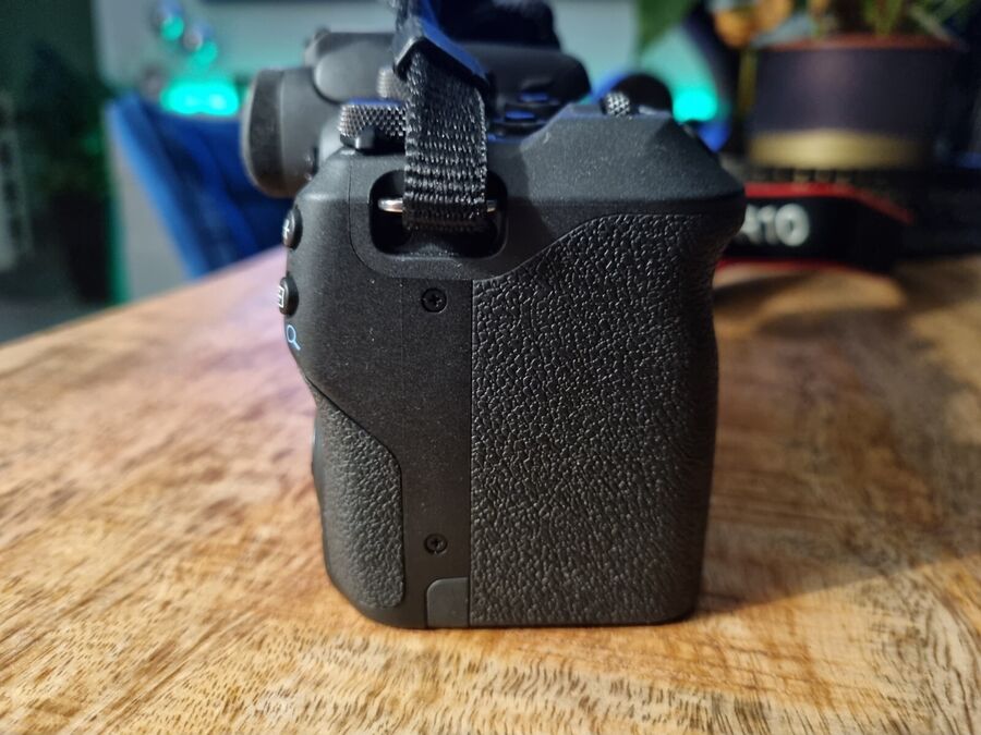 Canon EOS R10 24MP Mirrorless System Camera - Black (Body Only) Mint Condition