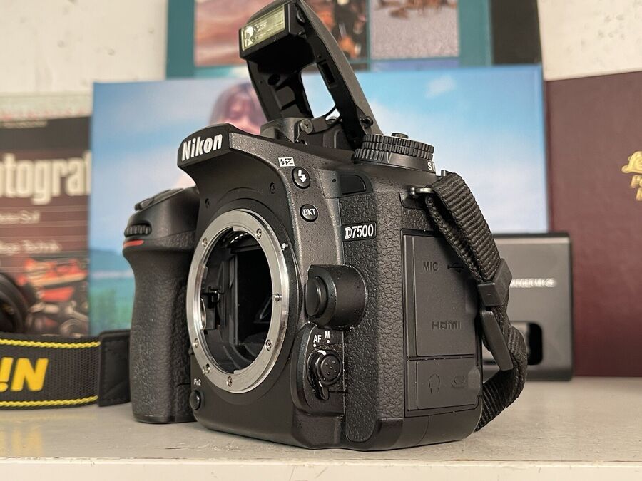 Nikon D7500 D 7500 SLR Film Camera DX SLR Camera 20.9 MP Body Near Mint Condition